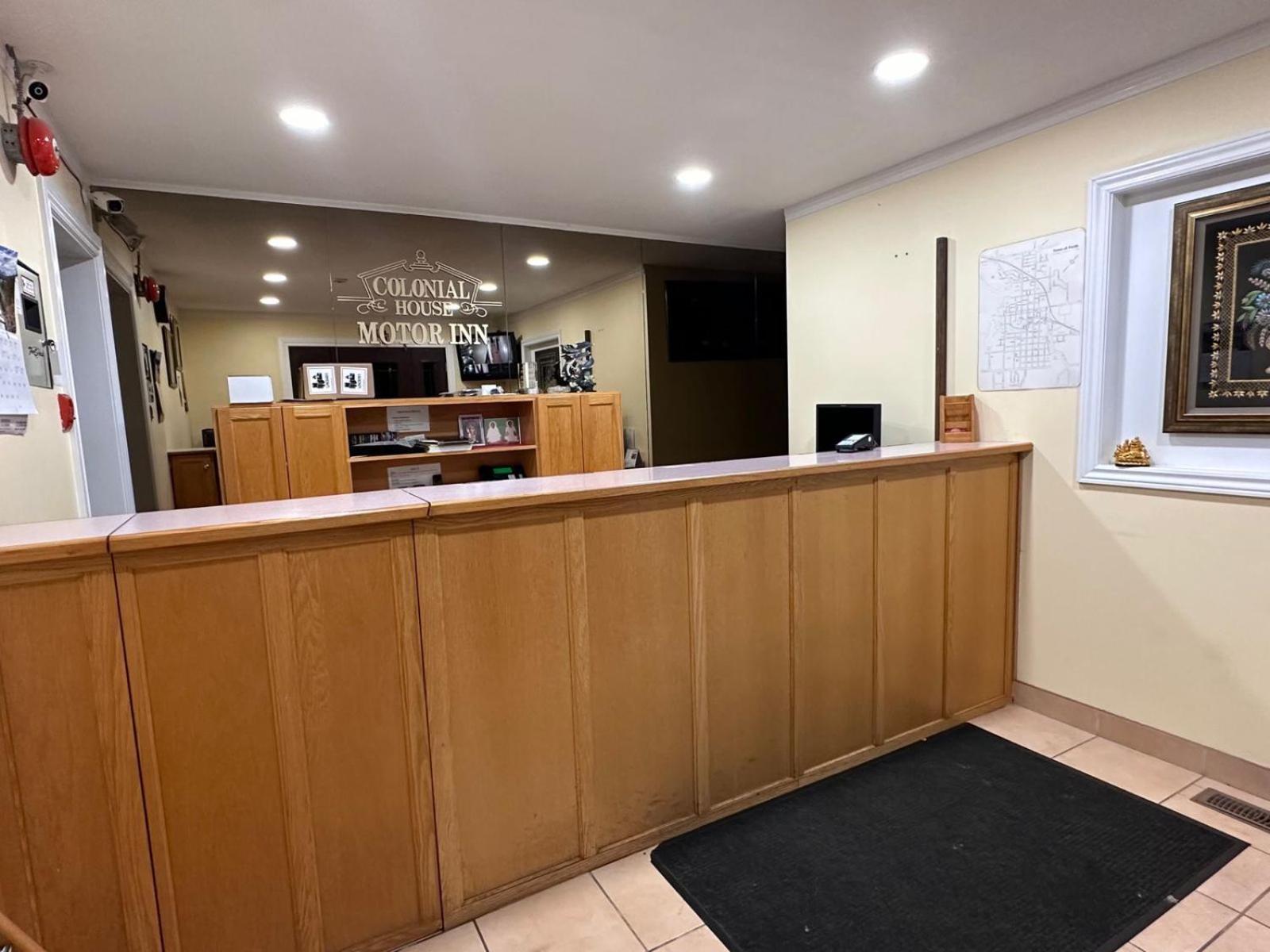 Colonial House Motor Inn Пърт Екстериор снимка