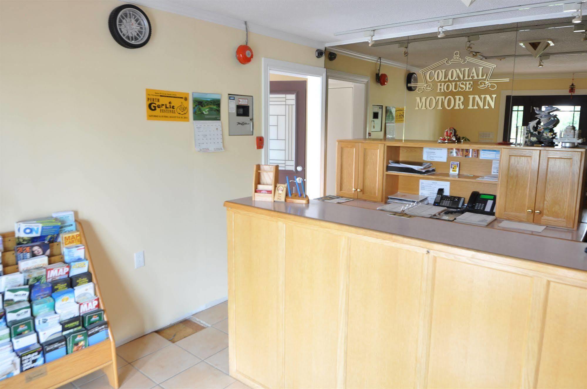 Colonial House Motor Inn Пърт Екстериор снимка