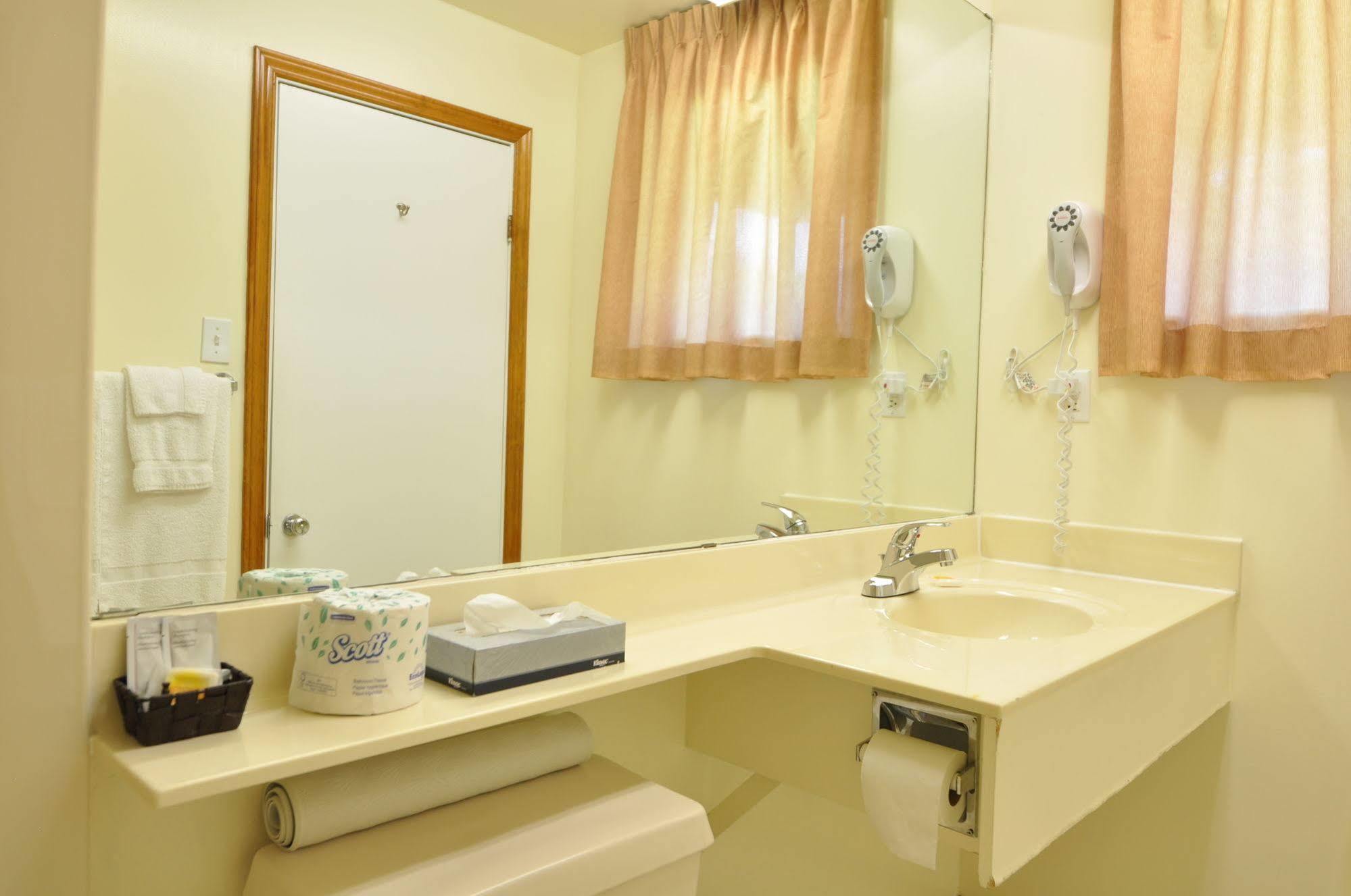 Colonial House Motor Inn Пърт Екстериор снимка